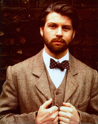 劳埃德·欧文的写真-电视剧版夺宝奇兵中H...