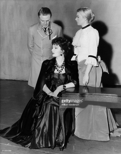 杰克·格威利姆的写真-From left to right, acto...