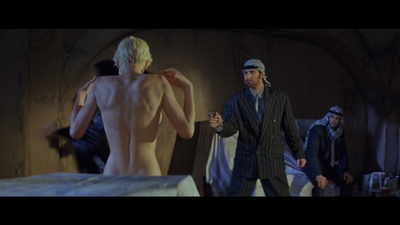 依华歌宝的写真-《飛鷹計劃 / 上帝武裝...