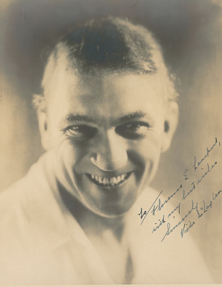 维克托·麦克拉格伦的写真