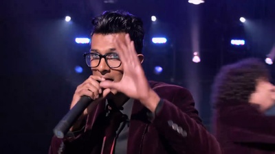 乌特卡什·安邦德卡尔的写真-《完美音调》，英文名...