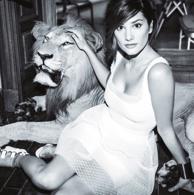 爱丽丝·波尔的写真