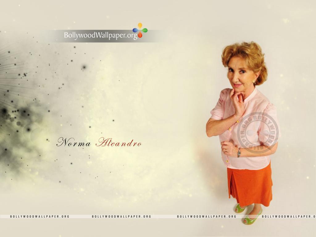 诺玛·阿莱昂德罗的写真