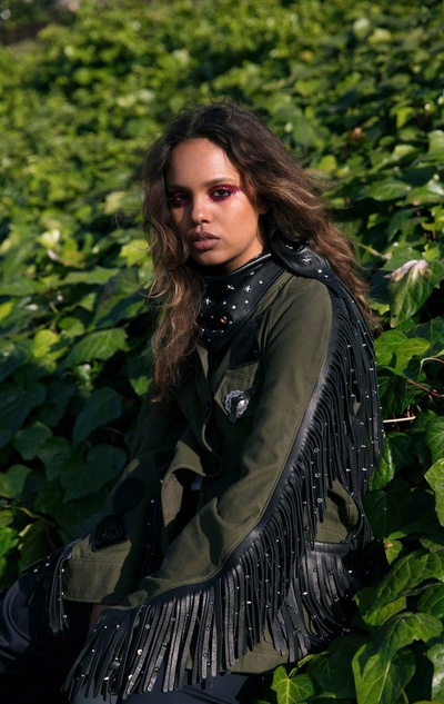 艾丽莎·伯的写真