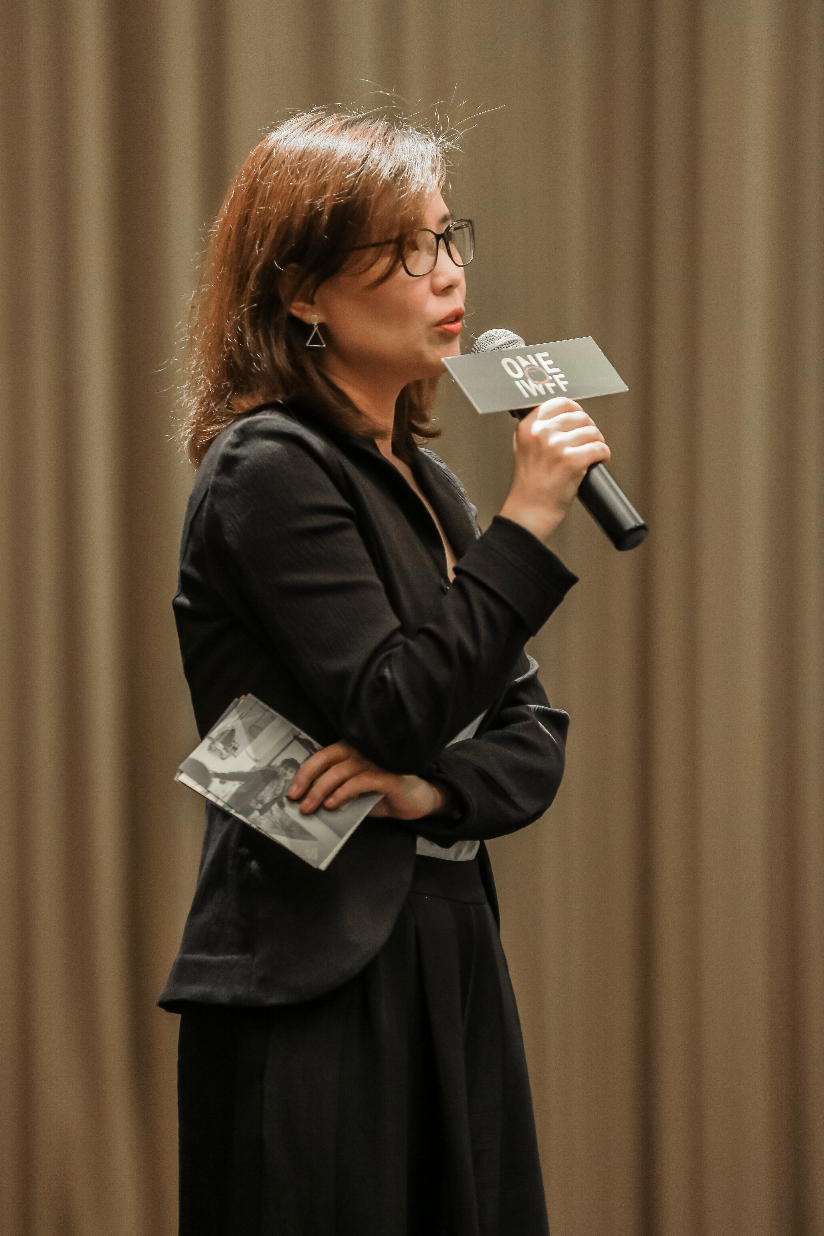 朱琳的写真-讲课