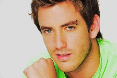 胡安·迭戈·科瓦鲁比亚斯的写真-MJØLK一度使用的電...