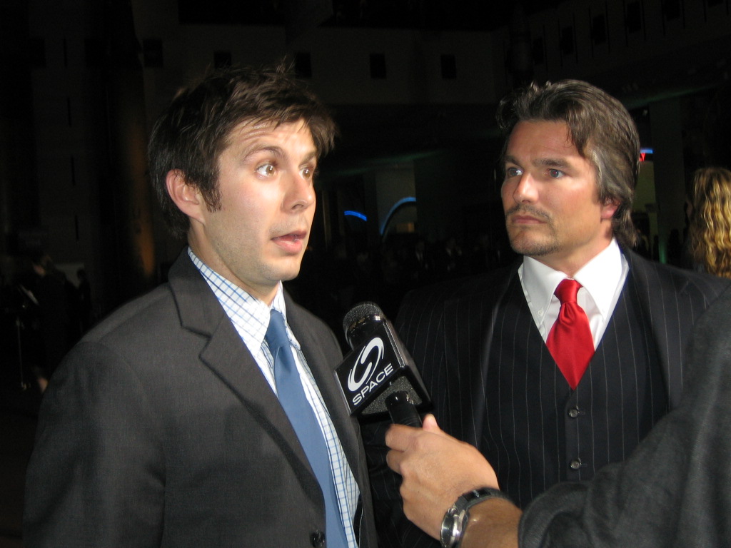 里克·高莫兹的写真-旁边的是比尔的扮演者...