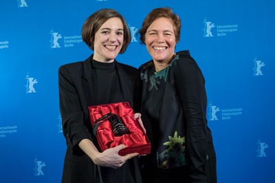 卡拉·西蒙·皮坡的写真