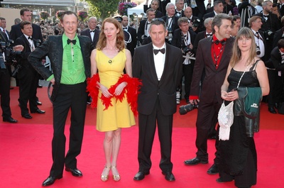 菲奥娜·戈登的写真-左二