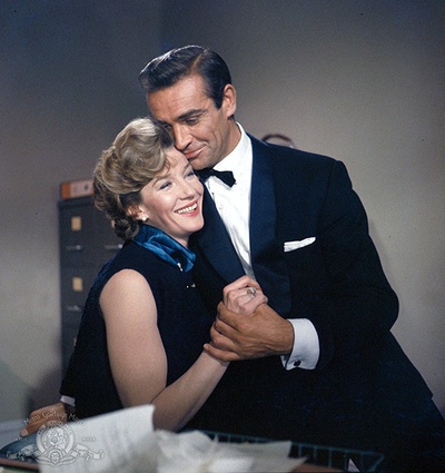 露易丝·麦斯威尔的写真