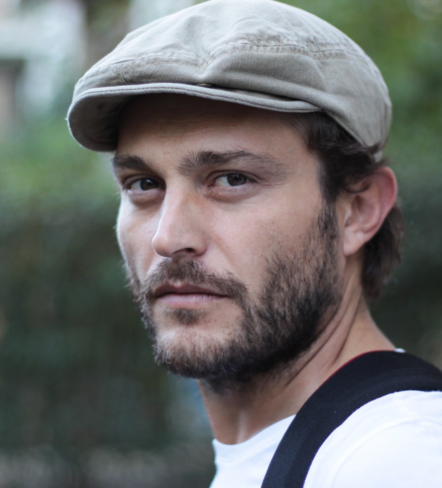 桥格斯·卡拉米霍斯的写真