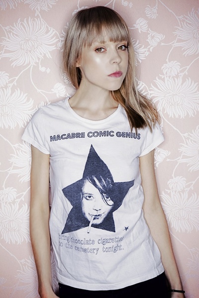 安东尼娅·坎贝尔-休斯的写真