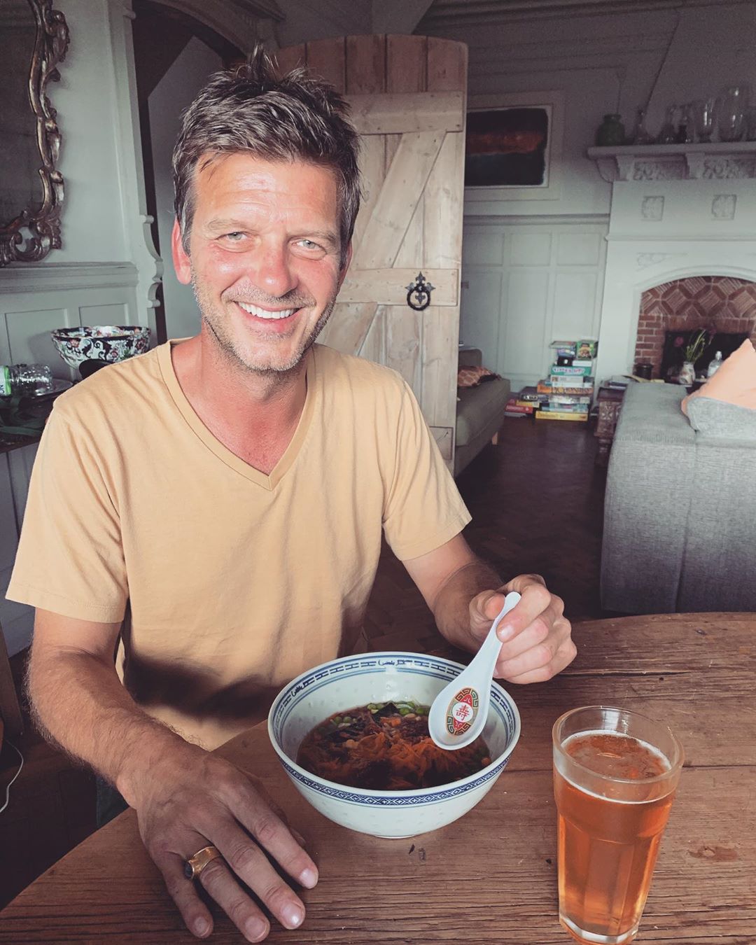 杰森·休斯的写真