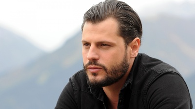 曼努尔·科特兹的写真