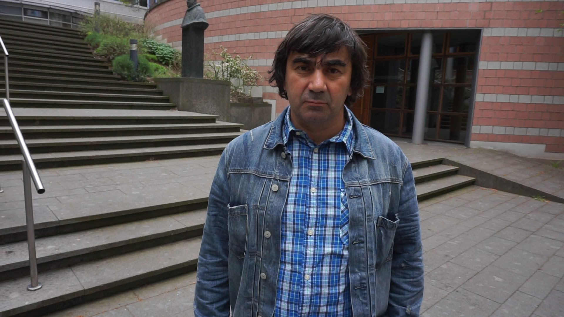 乔治·奥瓦什威利的写真