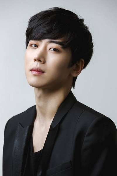 郑义诸的写真-https://tw.news.yahoo....