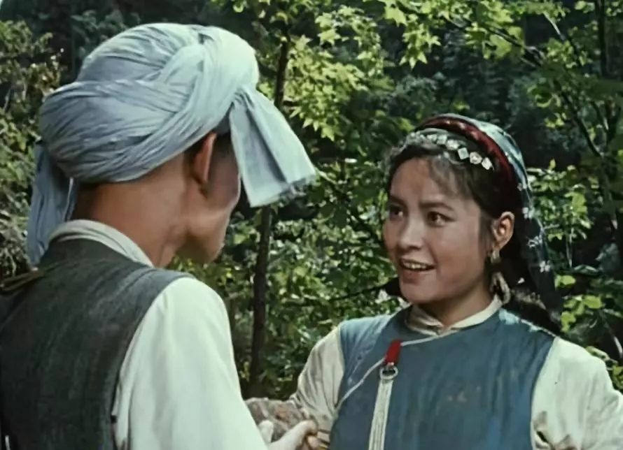 王苏娅的写真-《五朵金花》炼铁厂金...