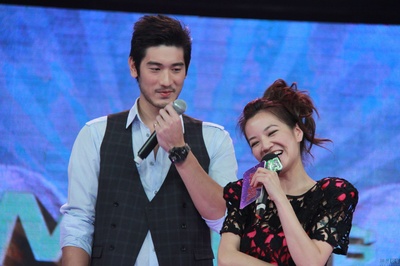 阿雅的写真-高以翔与阿雅。