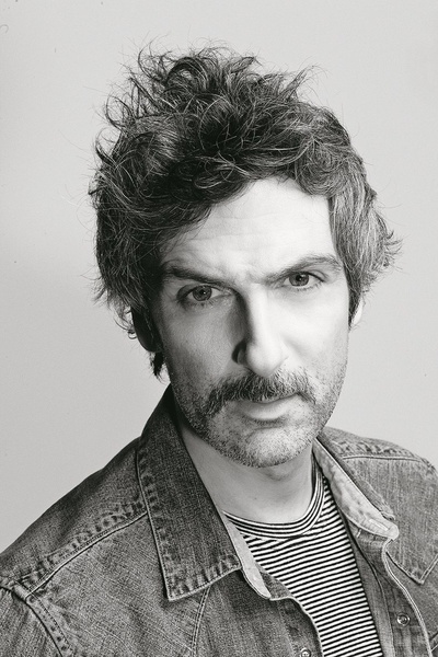 欧内斯特·艾戴里欧的写真