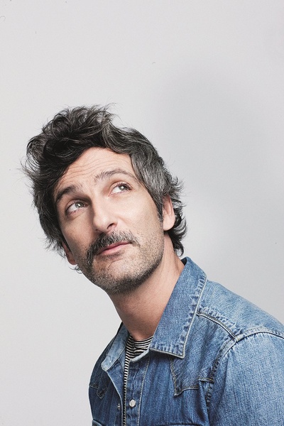 欧内斯特·艾戴里欧的写真