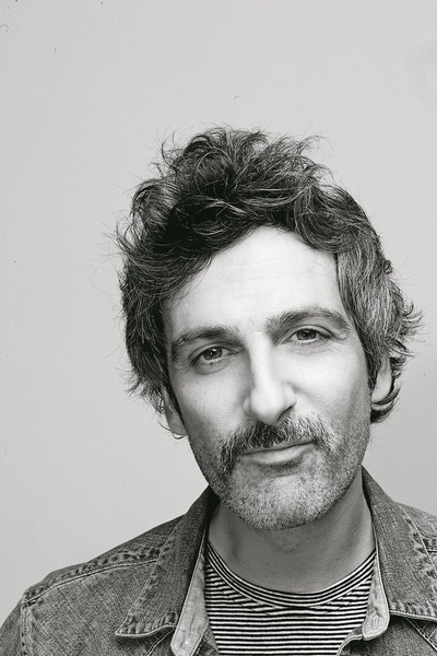 欧内斯特·艾戴里欧的写真