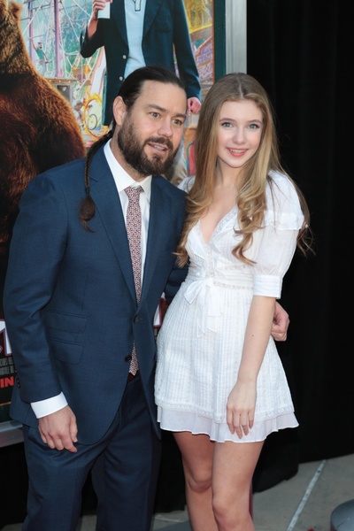 埃莉诺•沃辛顿-考克斯的写真