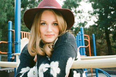 卡拉·西奥博尔德的写真