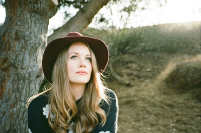 卡拉·西奥博尔德的写真