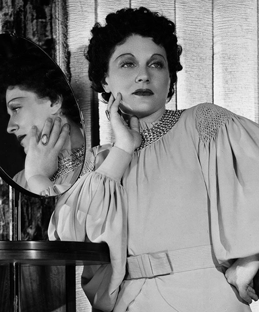 露西·曼海姆的写真