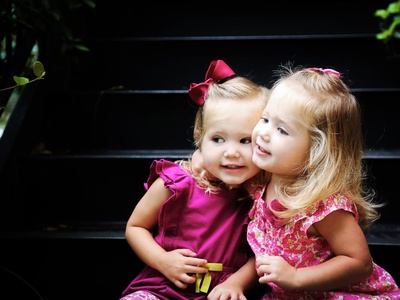 安妮斯顿·普莱斯的写真-Anniston (right) Tinsle...