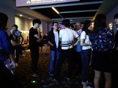 仇晟的写真-仇晟与男影迷