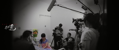 张桥梁的写真-电影《不得不走》工作...