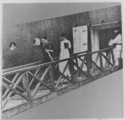 宋庆龄的写真-宋庆龄女士至码头欢迎...