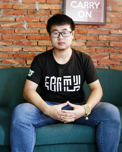 殷玉洲的写真-殷玉洲