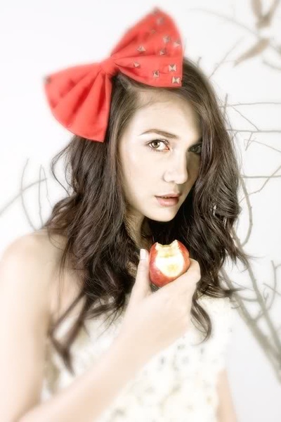 露娜·玛雅的写真