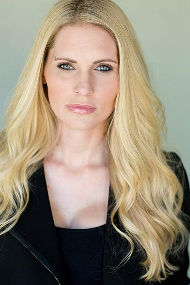 劳伦·萝丝·刘易斯的写真