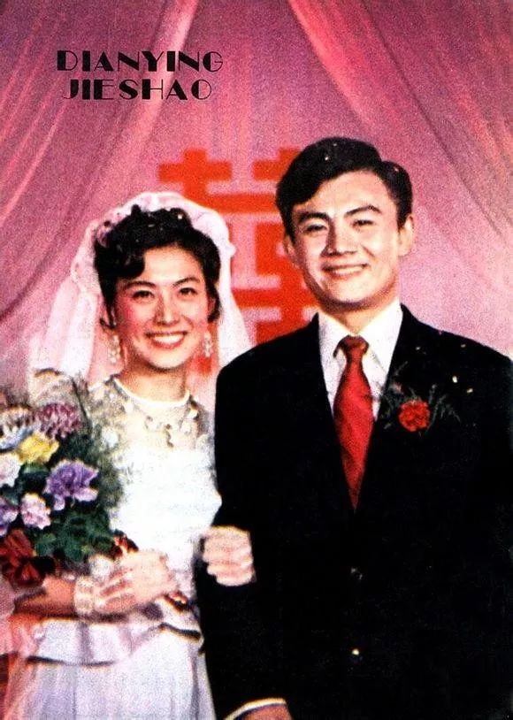 卢青的写真-《半张订婚照》https://...