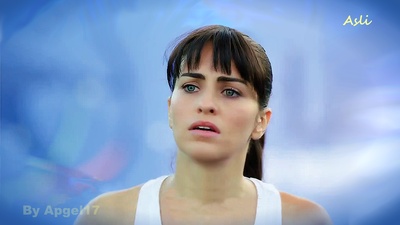 阿斯利·坦多甘的写真