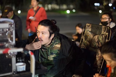 杨龙的写真-导演杨龙在片场