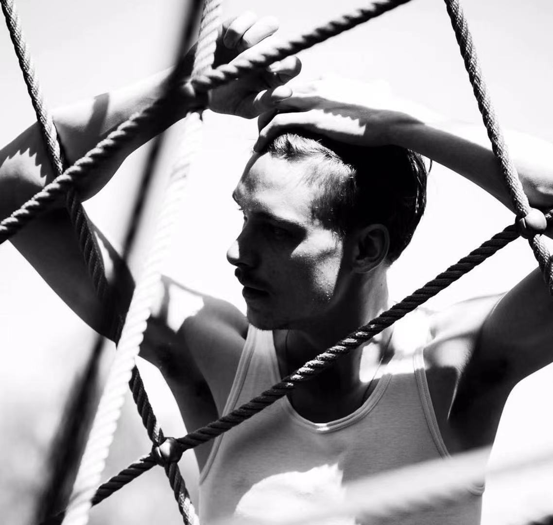 丹尼尔·施特雷塞尔的写真