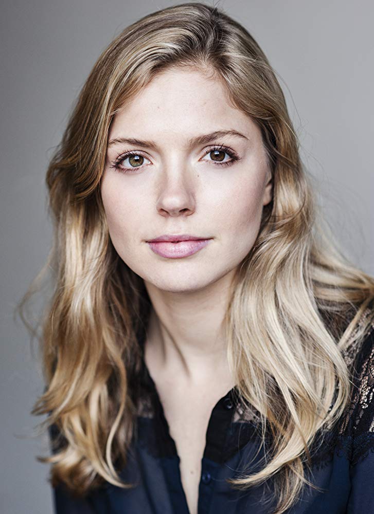 露西·阿登的写真