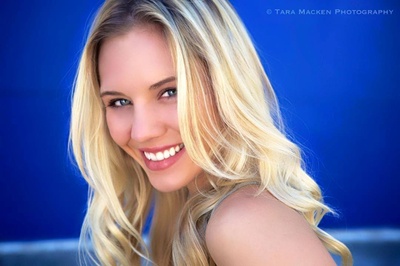 艾米·约翰斯顿的写真