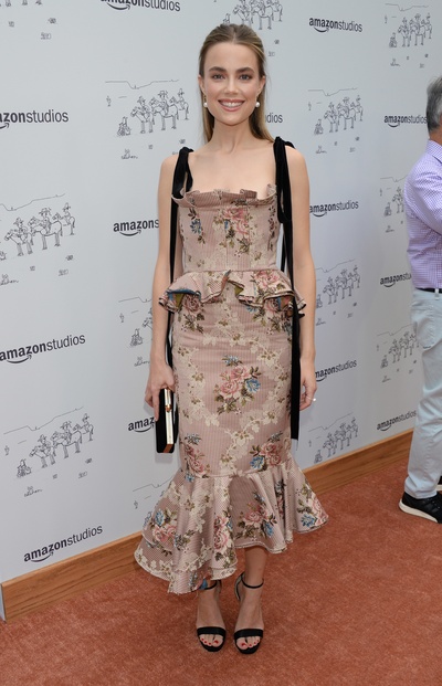 瑞贝卡·瑞滕豪斯的写真