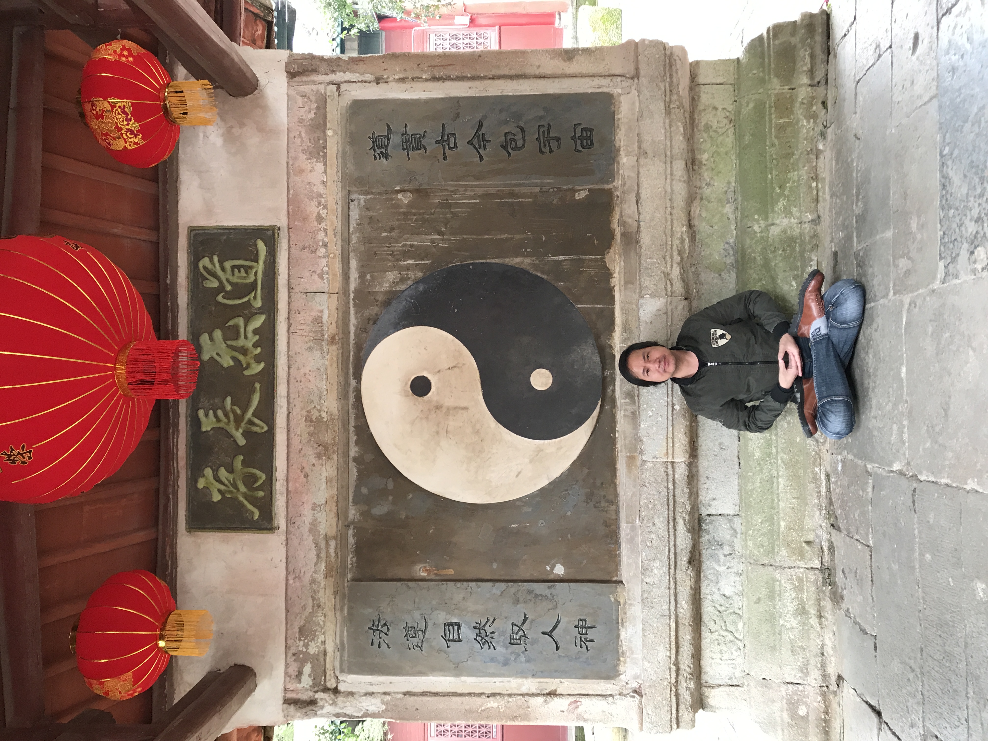 邵显达的写真-考察龙虎山道教祖庭