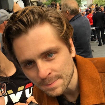 斯瓦利尔·古德纳松的写真