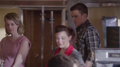 约什·萨拉丁的写真-The.Carrie.Diaries.S0...