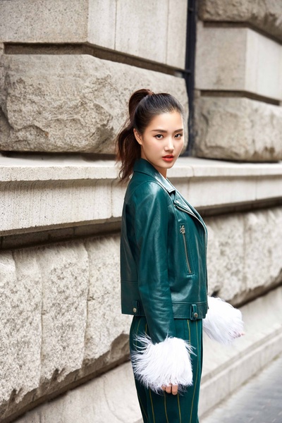 余芷慧的写真-余芷慧