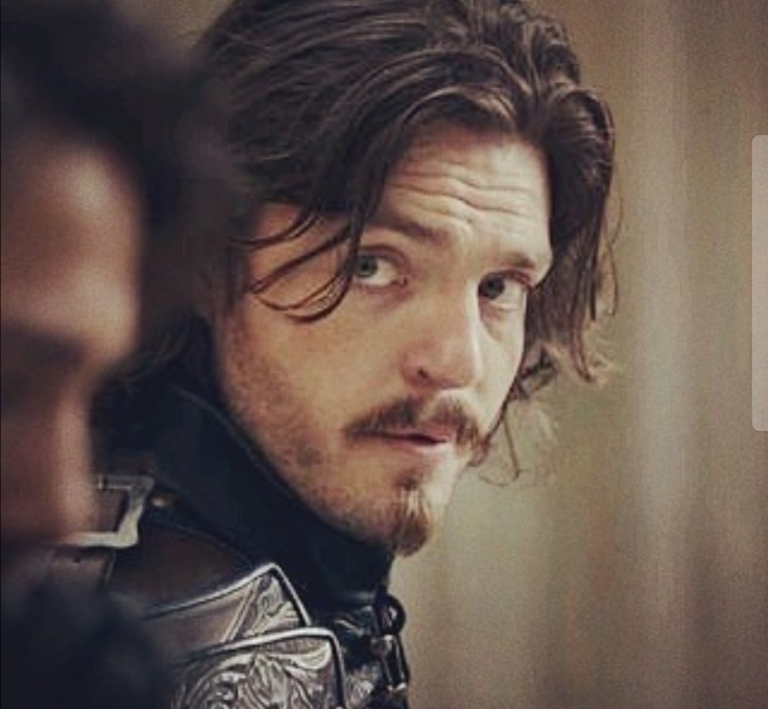 汤姆·伯克的写真-the musketeers S3