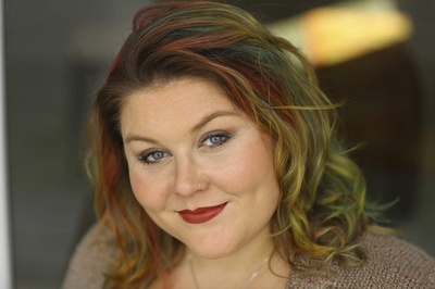 希拉里·贝格利的写真