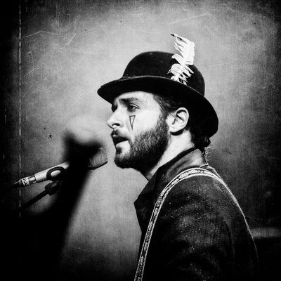 马克西姆·努齐的写真